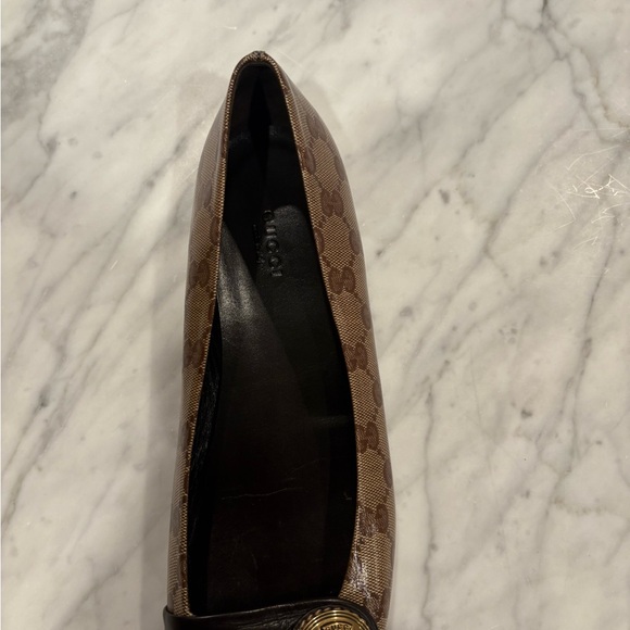 Gucci Brown Leather Flats with Medallion Design - Picture 6 of 8